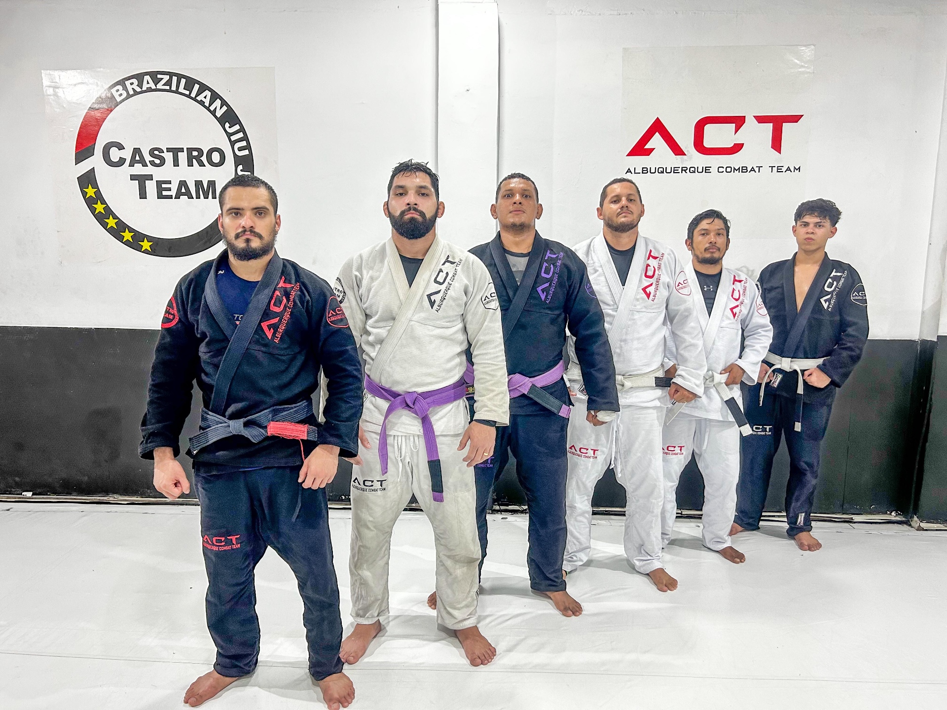 Equipe ACT — alunos faixas coloridas